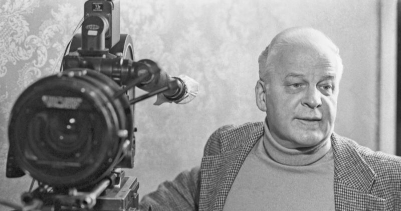 Ирина Шевчук и режиссёр Станислав Ростоцкий на съёмочной площадке.