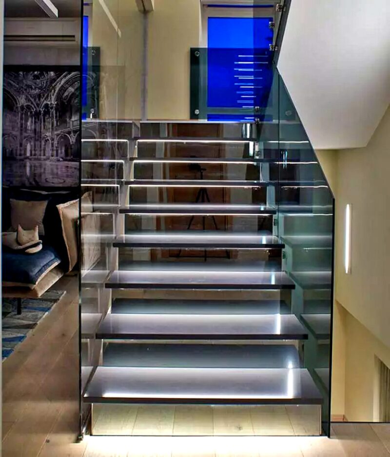 «Никакой показной роскоши!»: как выглядит уникальный стеклянный дом Александра Маршала, где нет ни одной шторы