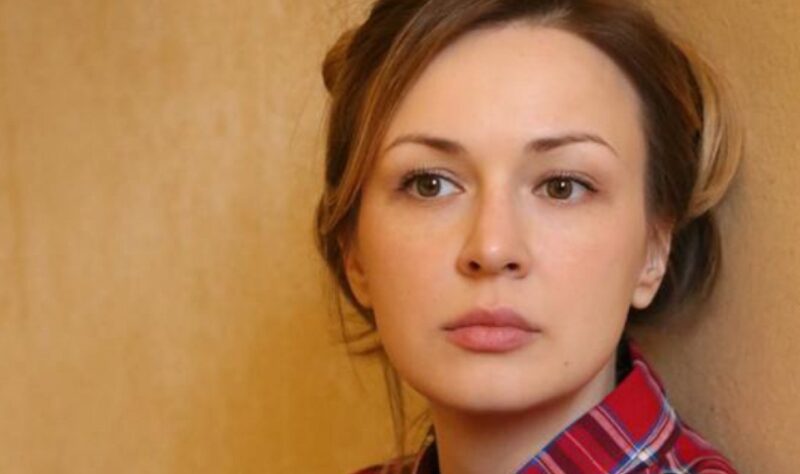 Анна Тараторкина, дочь Георгия Тараторкина, продолжившая семейную актерскую традицию.