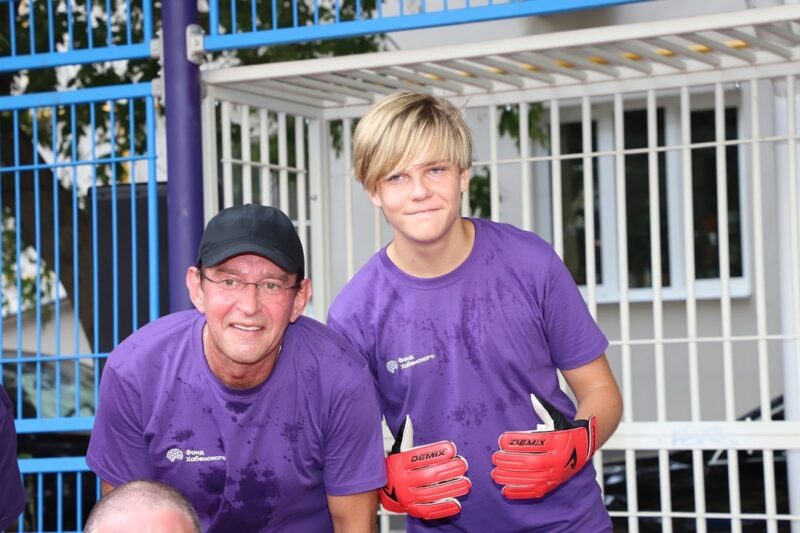 «Снимайте обувь. Не топчите душу»: Как Константин Хабенский превратил личную трагедию в спасение сотен детей