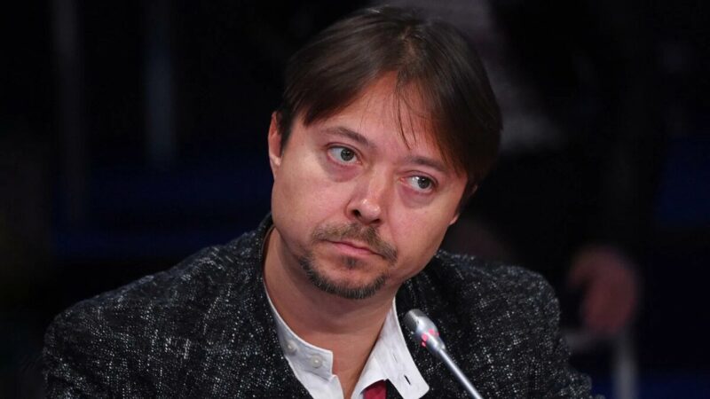 Иван Бурляев в детстве, окруженный родительской заботой.