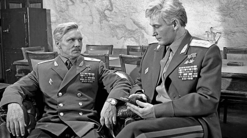 Кадр из фильма «Офицеры»