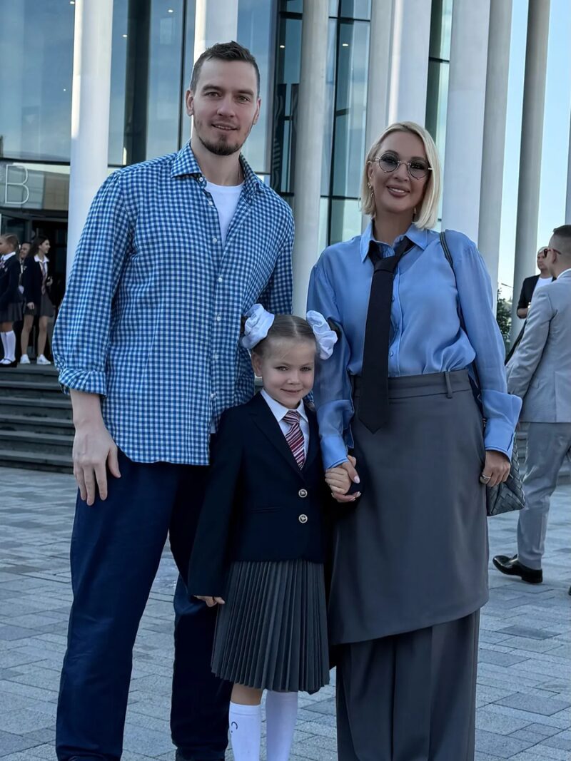 Лера Кудрявцева, её муж и долгожданная дочь.