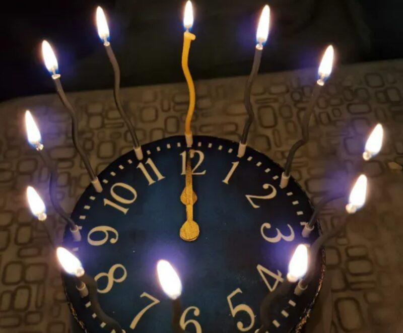 Праздничный торт в честь двенадцатилетия