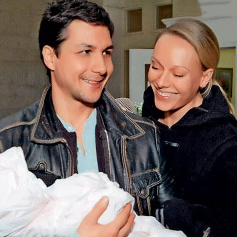 Ольга Ломоносова и Павел Сафонов с дочерью Варварой (2006 год).