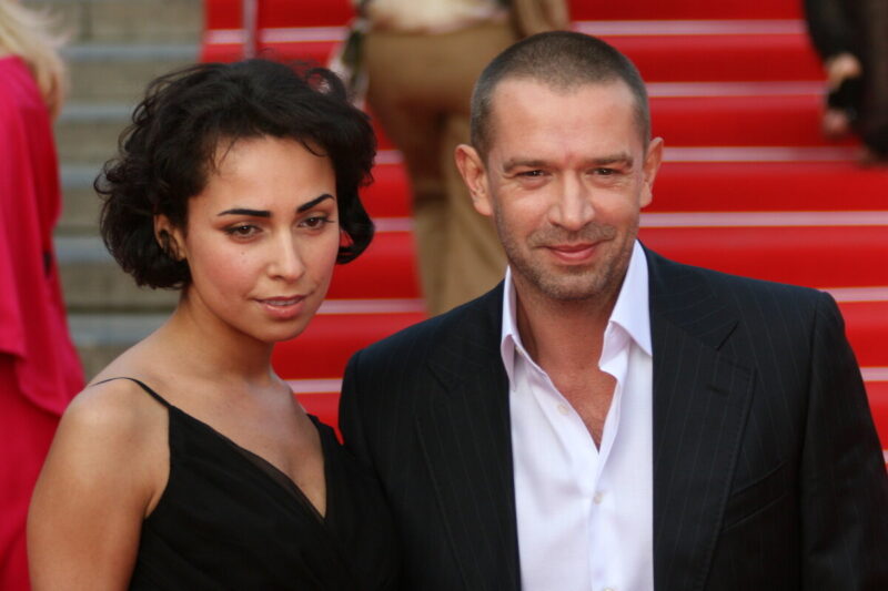 Младшая внучка Александра тяготеет к музыке, осваивая пианино и саксофон.