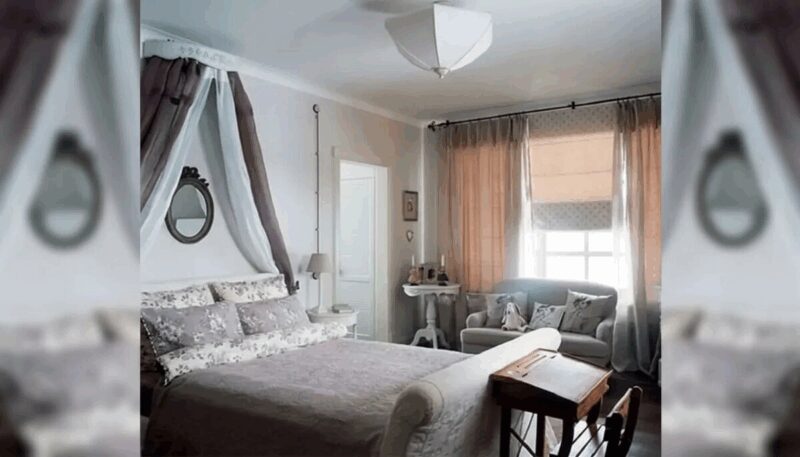 Кухня, сочетающая современный дизайн с традиционными элементами, создающими уют.