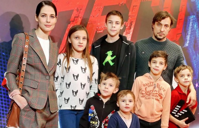 Отказался от жены, но не от детей: Евгений Цыганов о драме с Леоновой и браке со Снигирь