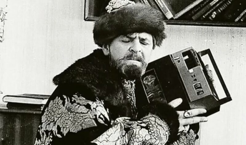 Культовый фильм «Иван Васильевич меняет профессию».