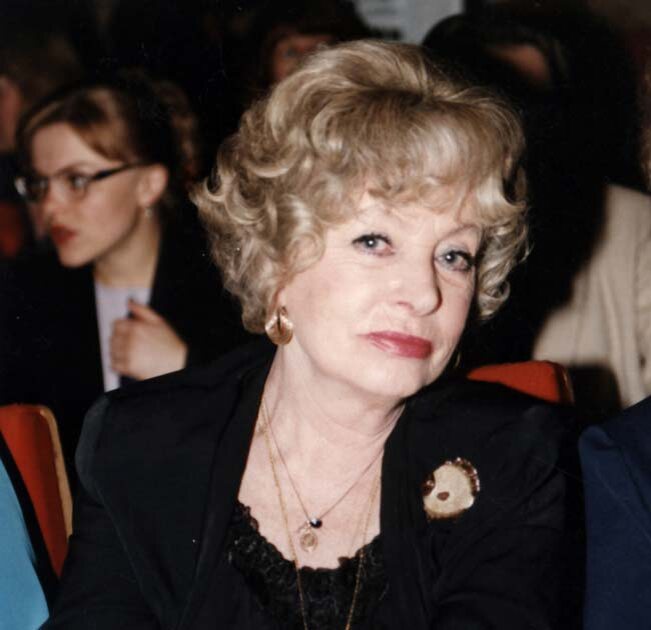 Алла Ларионова в одном из своих знаменитых образов.