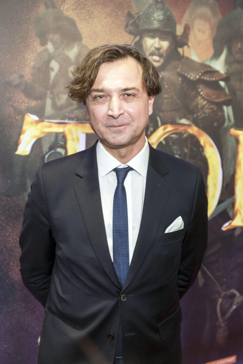 «В голову не беру»: как фраза 10-летнего Саши Лазарева стала мемом во МХАТе, а сам он — главным режиссером Театра армии