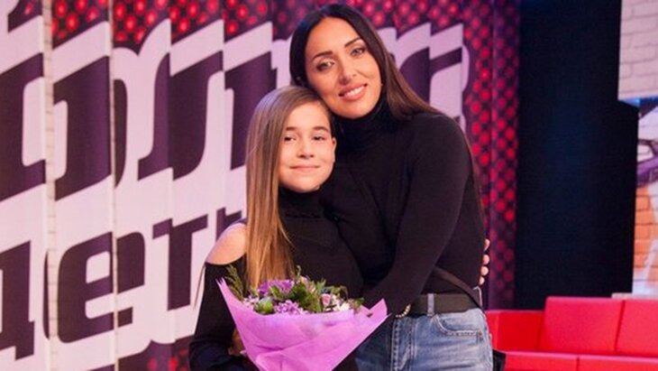 Алсу рядом с дочерью на проекте: материнская поддержка не уберегла от нападок