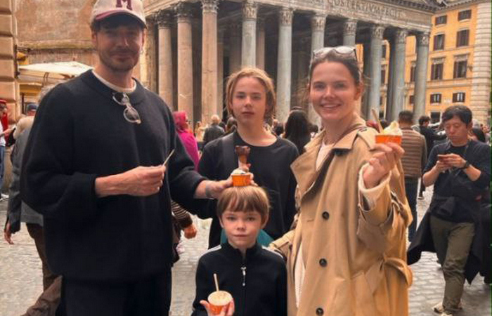 Отцовская стать, материнская красота: сын Боярской и Матвеева в 14 лет покорил Сеть, а его мама сделала громкое заявление