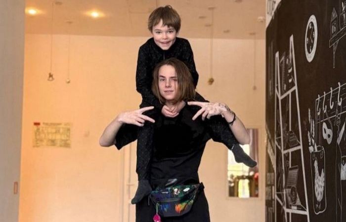 Отцовская стать, материнская красота: сын Боярской и Матвеева в 14 лет покорил Сеть, а его мама сделала громкое заявление