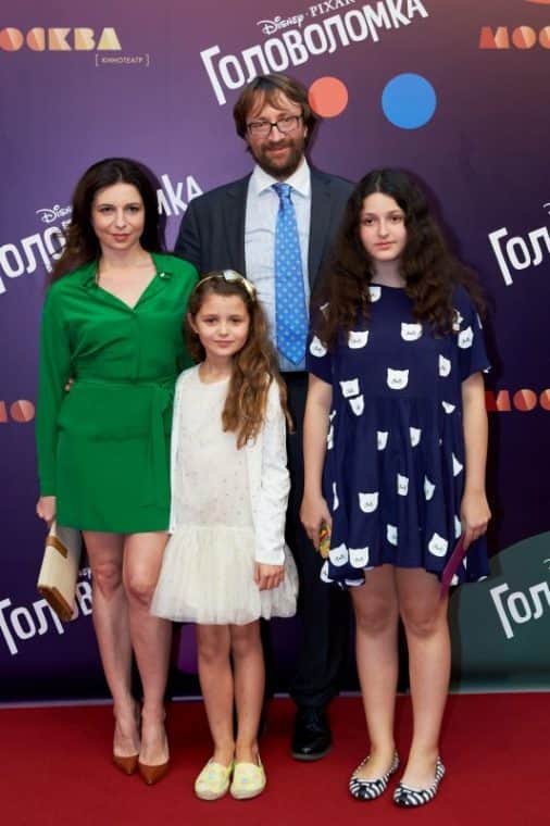 Алиса Хазанова со своей семьей, проживающей в Европе.