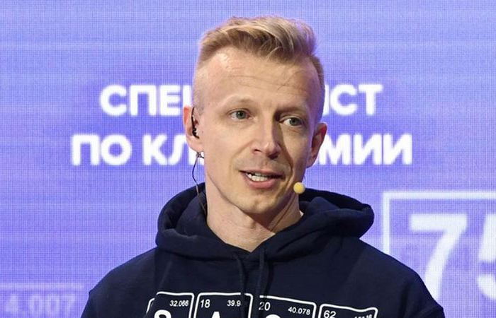 Антон Комолов: как вундеркинд-технарь стал голосом поколения и почему его слава угасла