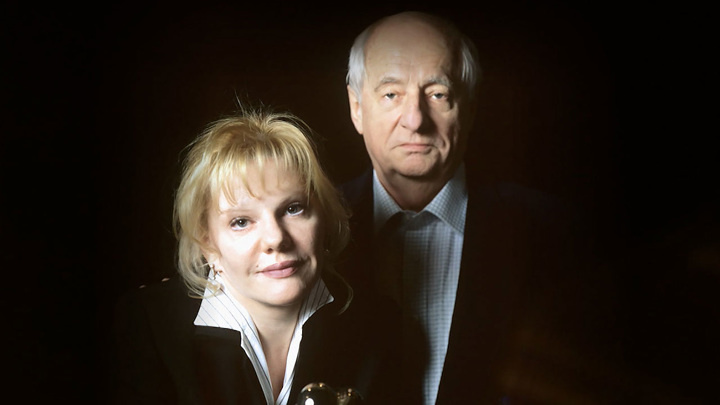 Александра Захарова с отцом. Фото: МК