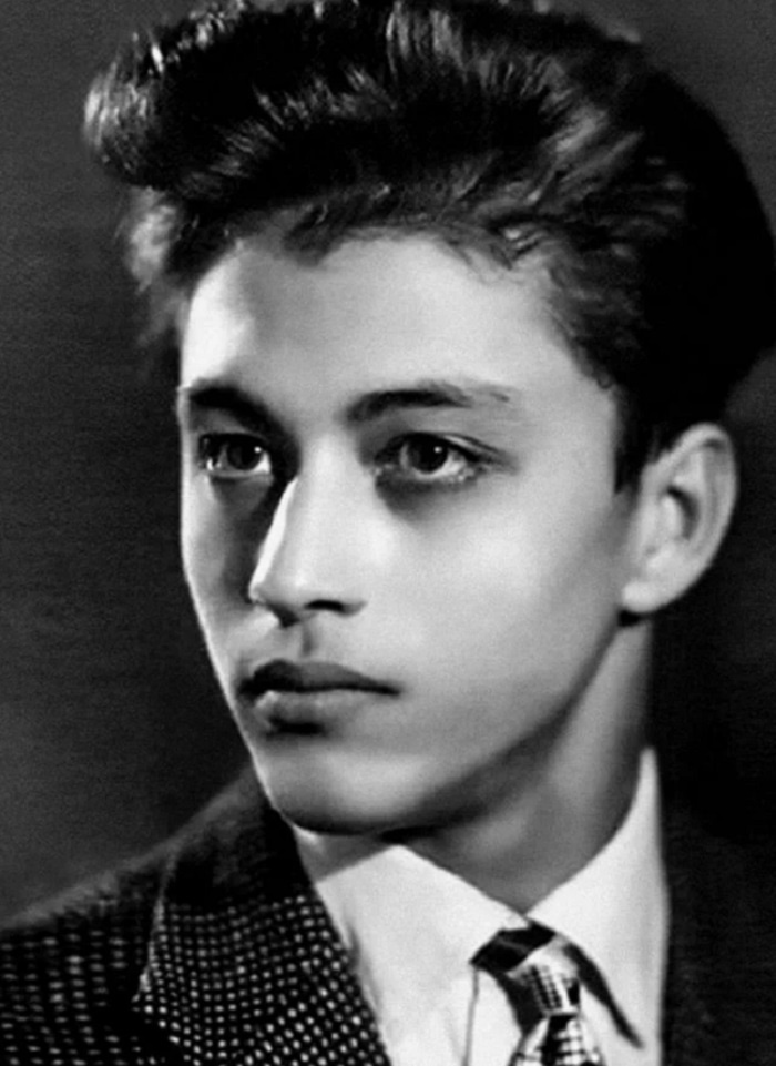 Знаменитый шофер Эдик из фильма «Кавказская пленница» – роль, ставшая визитной карточкой.