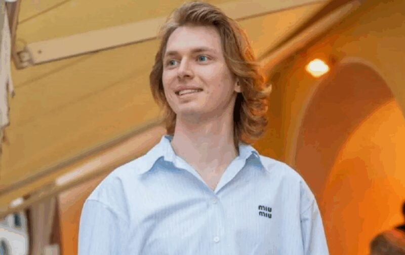 Даже в юности Денни отличался серьезным подходом к жизни.