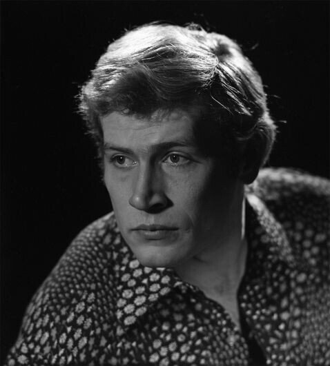 Первая супруга актера, Марина.