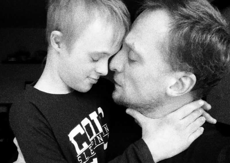 «Я по-прежнему продолжаю жить со своим ребёнком в России. Оформляю опекунство над ним, так как он является недееспособным членом нашего общества. Я люблю своего ребёнка, независимо от его диагноза. Моему сыну Платону исполняется 18 лет» — делился в прошлом году Мишуков.