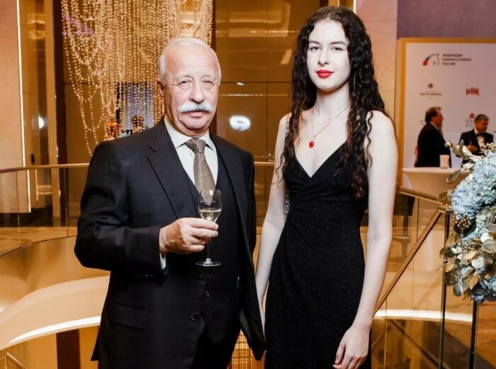 80 лет у штурвала и барабана: неожиданные повороты судьбы Леонида Якубовича