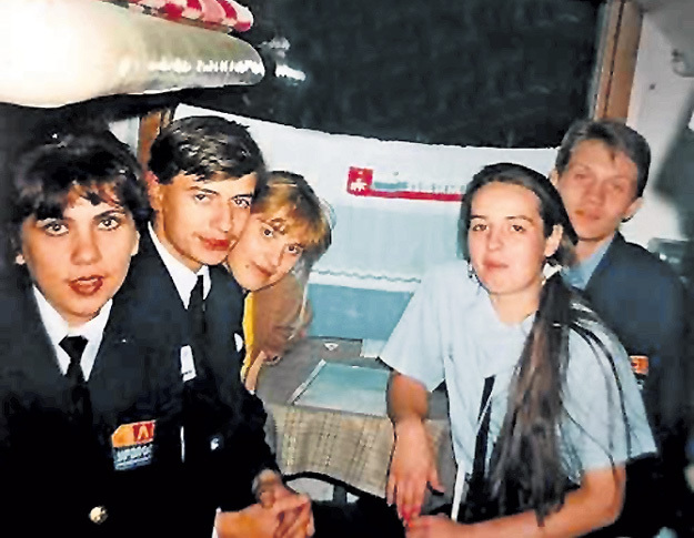 Студенческие годы: Марина Федункив (слева) осваивает профессию проводницы.