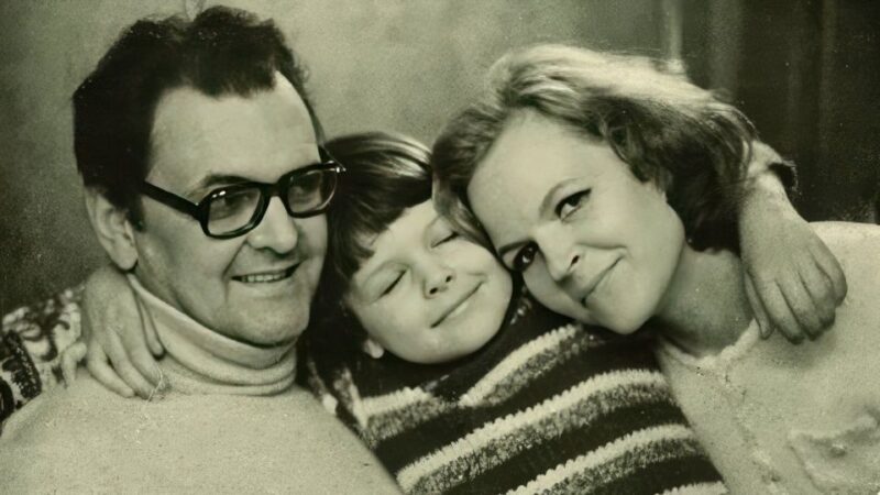 Юрий Яковлев с третьей женой Ириной Сергеевой и их сыном Антоном.