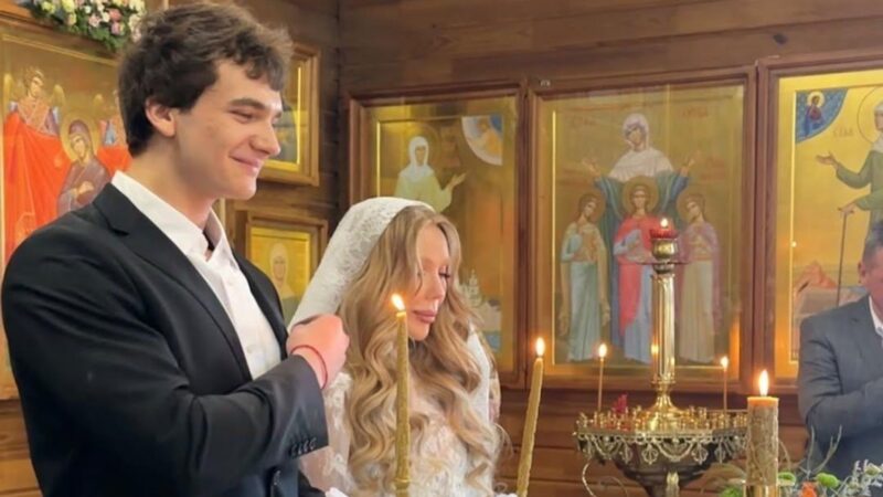 Карина Кросс: от болезненного развода до тайного венчания с хоккеистом младше на 12 лет