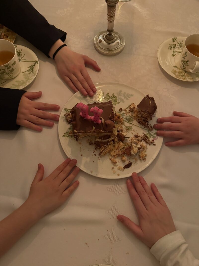 Вячеслав Манучаров: как актер в одиночку воспитывает троих детей после трагедий и предательства