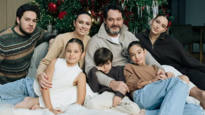 Десять лет брака пролетели как одно мгновение, наполненное любовью.