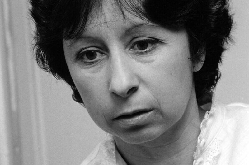 На театральной сцене.