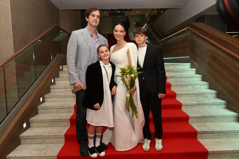 Марина Александрова с мужем Андреем Болтенко и детьми, 2025 год