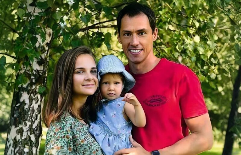 Тимур Еремеев с женой Ольгой и дочерью Никой
