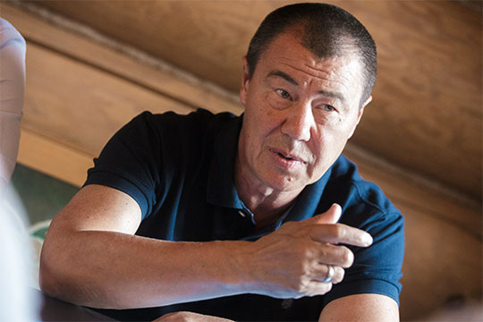 Марат Кабаев, отец знаменитых сестёр, был профессиональным спортсменом.