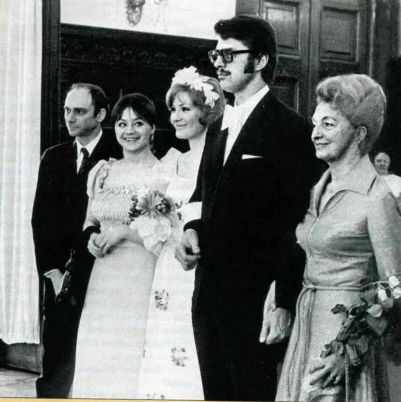 Композитор Микаэл Таривердиев, чья связь с актрисой закончилась трагическим инцидентом.