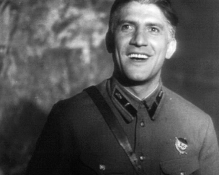 Николай Крючков на съёмках фильма «Парень из нашего города»