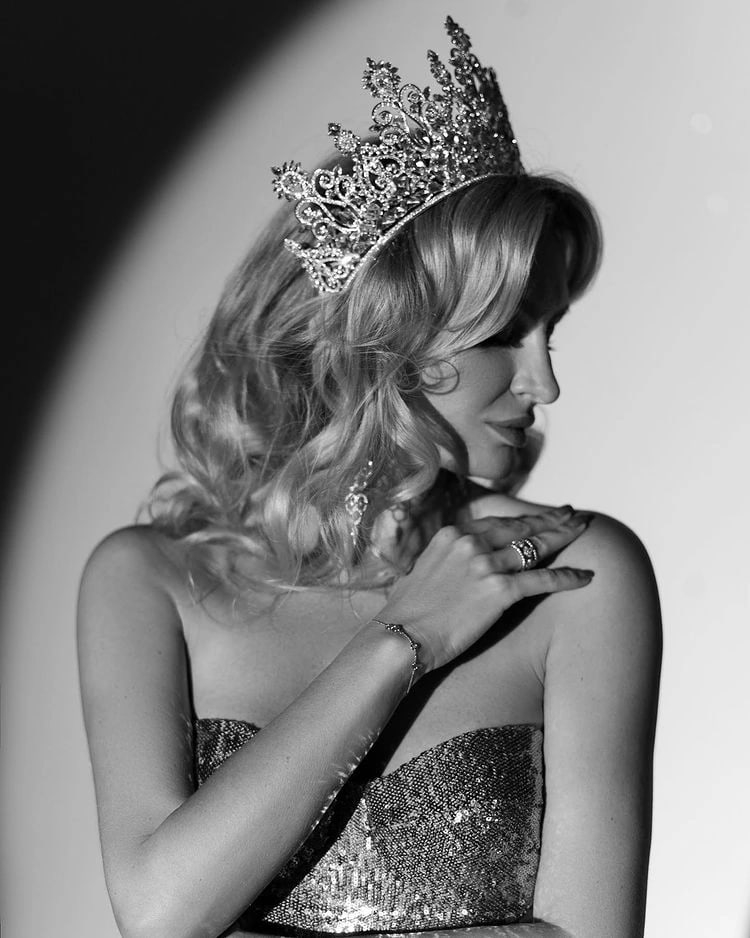 Когда муж ушёл из «Пельменей»: как домохозяйка из Екатеринбурга стала королевой мира и спасла семью