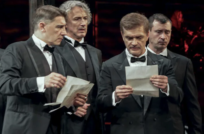 Кадр из спектакля «И никого не стало», где играл актер