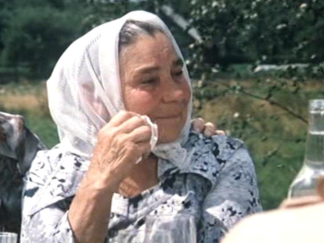 Образ мудрой старушки из фильма «Белые росы» стал визитной карточкой Галины Макаровой.