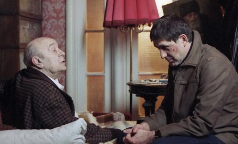 Сергей Пускепалис в роли командира космического корабля в сериале «Частица Вселенной» (2017).