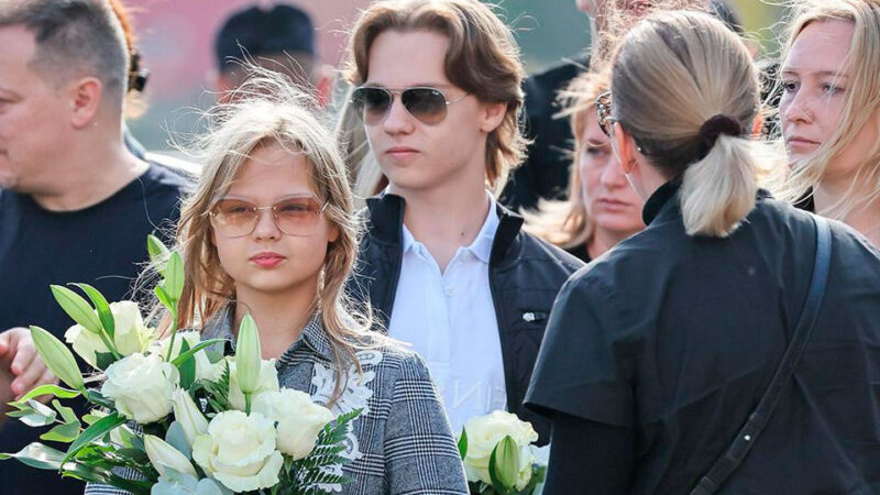 Дети Юрия Шатунова — Дэннис и Эстелла.