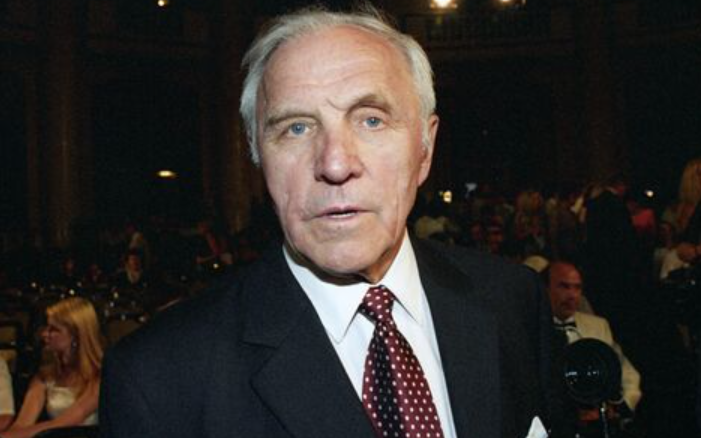 Михаил Ульянов в роли Алексея Колыванова в фильме «Они были первыми».