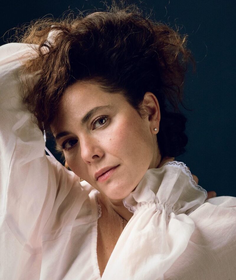 Молодые артисты прошли через многие трудности, строя свой быт.