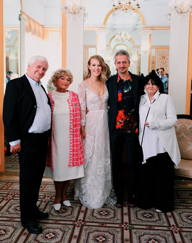 Счастливые моменты, которые теперь кажутся далеким прошлым.