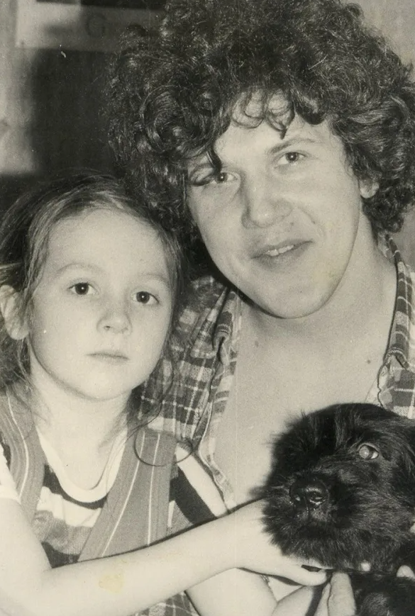 Нестандартный отец: Игорь Нефедов с дочерью Лизой и верным псом Тобиком.