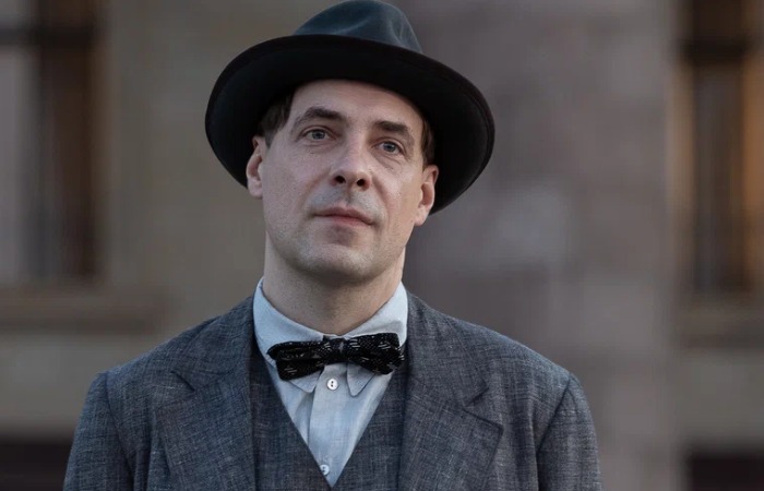 Отказался от жены, но не от детей: Евгений Цыганов о драме с Леоновой и браке со Снигирь