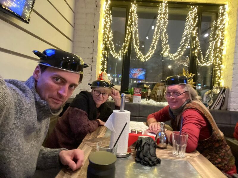 Сергей Колесников, отец Ивана, известный актер и телеведущий.