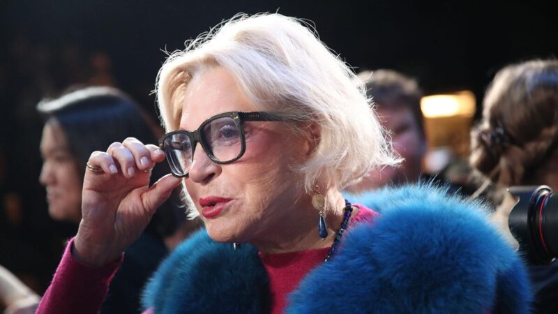 Несравненная Людмила Максакова на сцене Вахтанговского театра, где её встречают стоя.