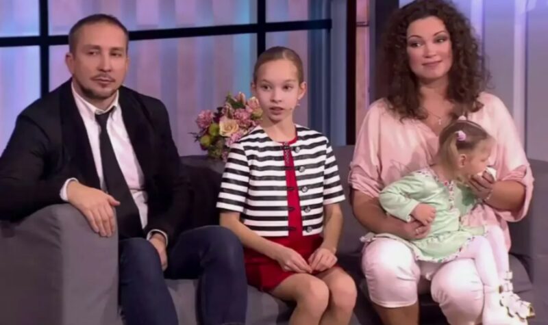 На семейном фото: Данко, Наталья и дети